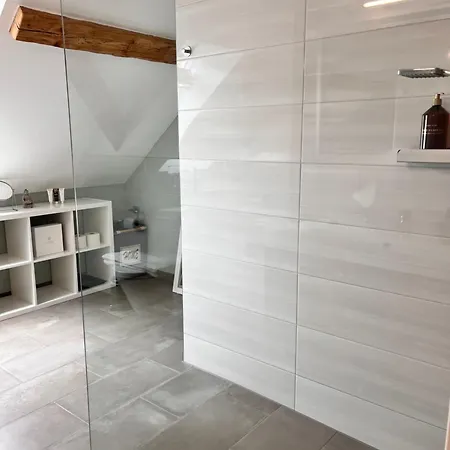 홈스테이 Weingut & Gaestezimmer Weissenbacher *